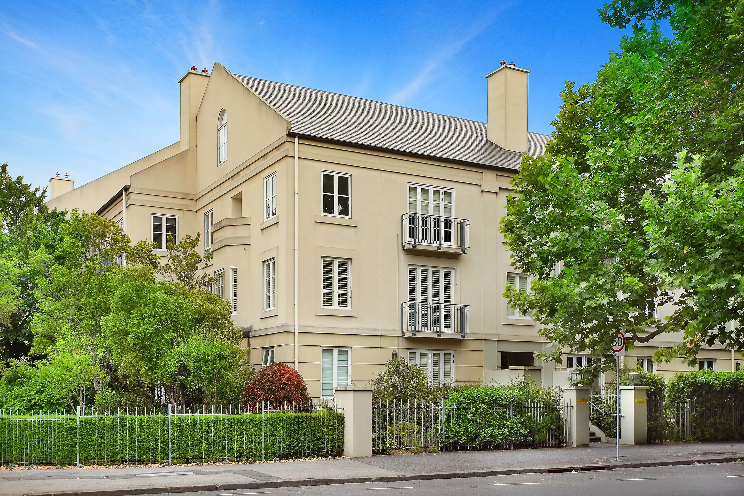 37/201 Wellington Parade South, East Melbourne Leased by Harcourts Melbourne City - image 1