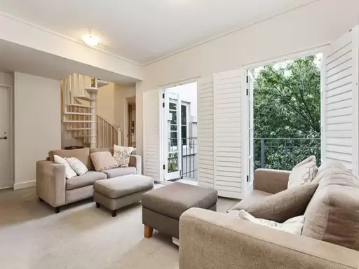 21/8 Wellington Cresent, East Melbourne Sold by Harcourts Melbourne City