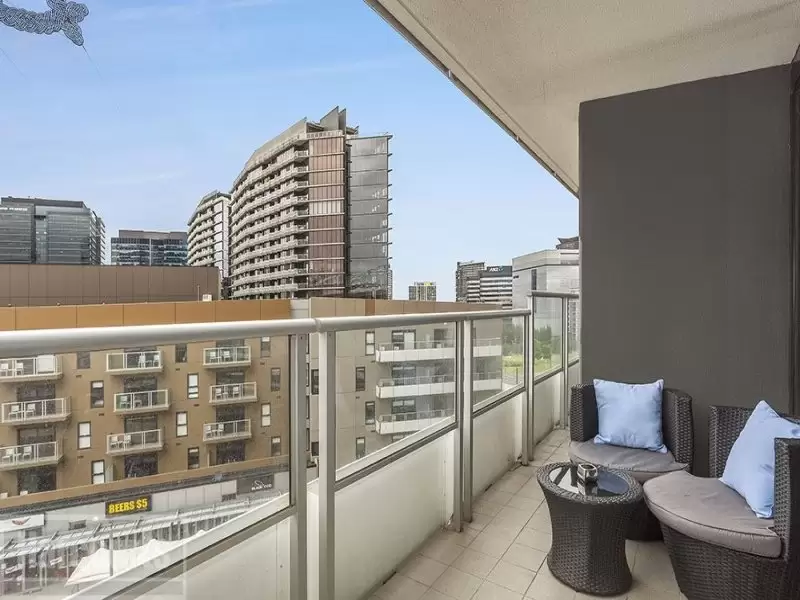 914/100 Harbour Esplanade, Docklands Sold by Harcourts Melbourne City - image 3