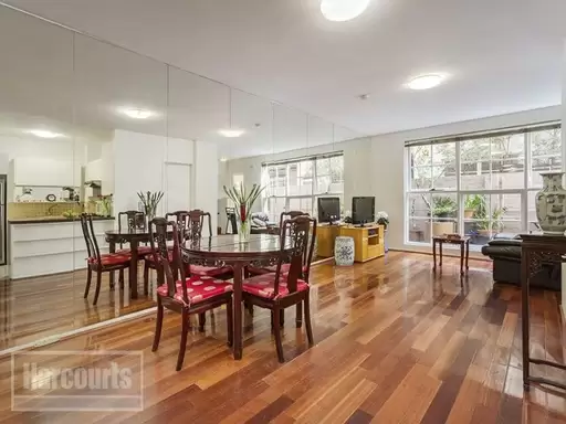 18/153 La Trobe Street, Melbourne Sold by Harcourts Melbourne City