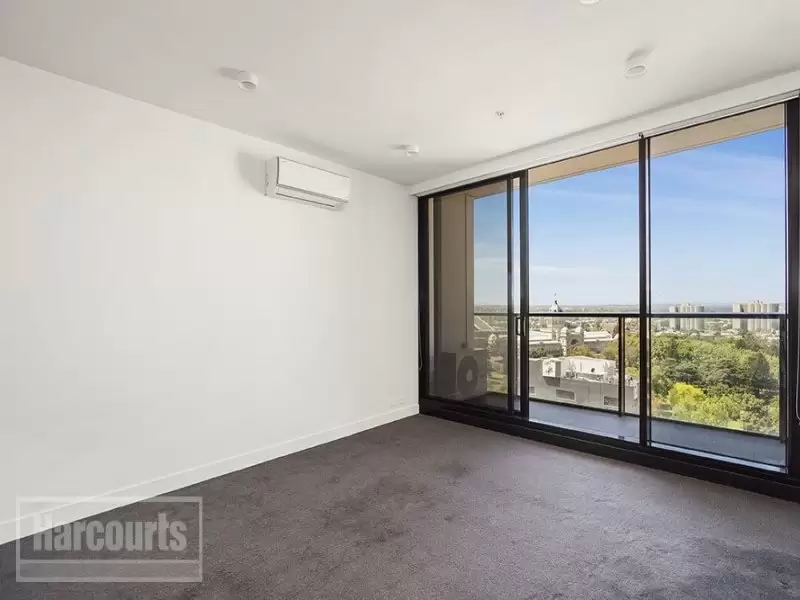 2012/33 Mackenzie Street, Melbourne Sold by Harcourts Melbourne City - image 4