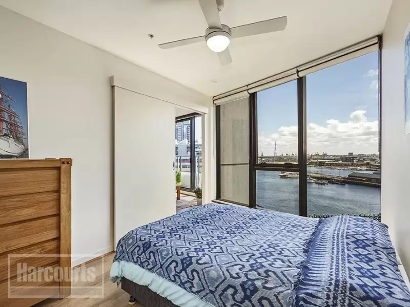 1210/100 Harbour Esplanade, Docklands Sold by Harcourts Melbourne City - image 4