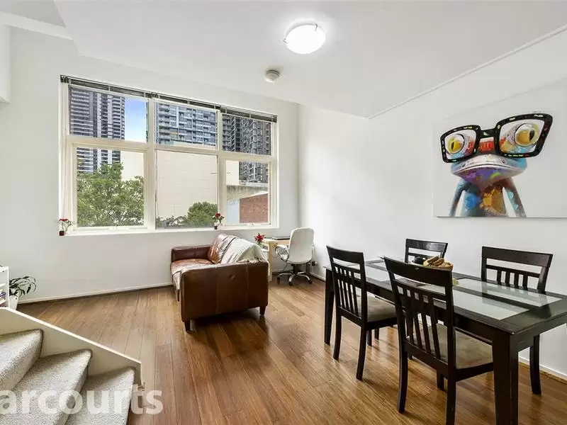 23/562 Little Bourke Street, Melbourne Sold by Harcourts Melbourne City - image 2