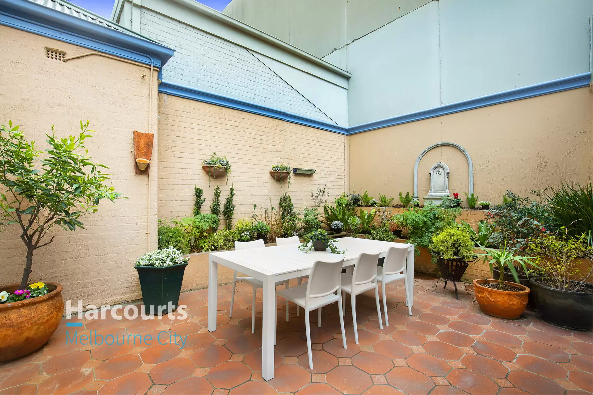 31/30 La Trobe Street, Melbourne Sold by Harcourts Melbourne City - image 1