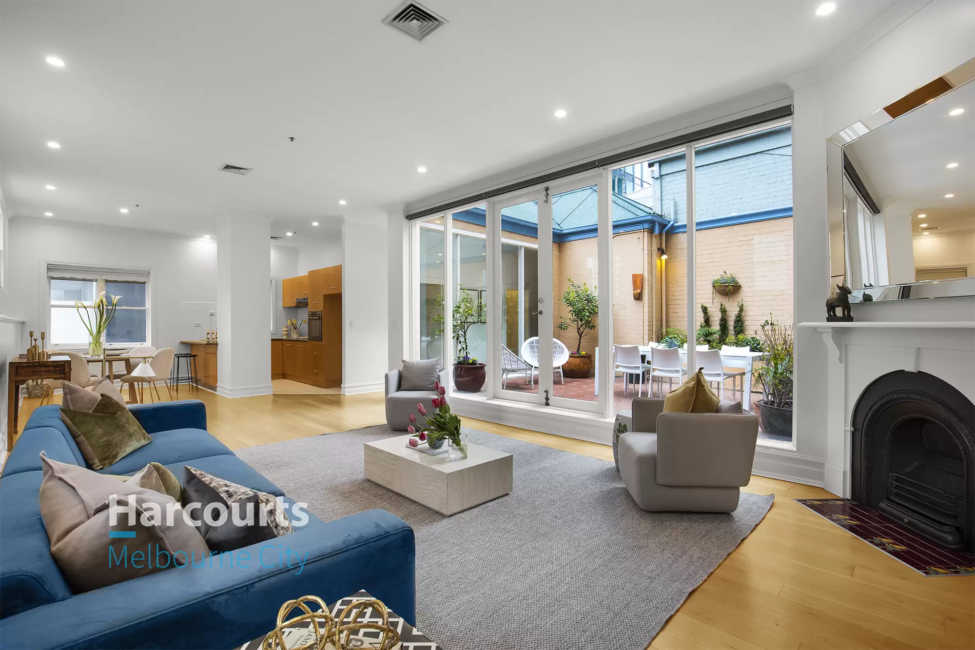 31/30 La Trobe Street, Melbourne Sold by Harcourts Melbourne City - image 1