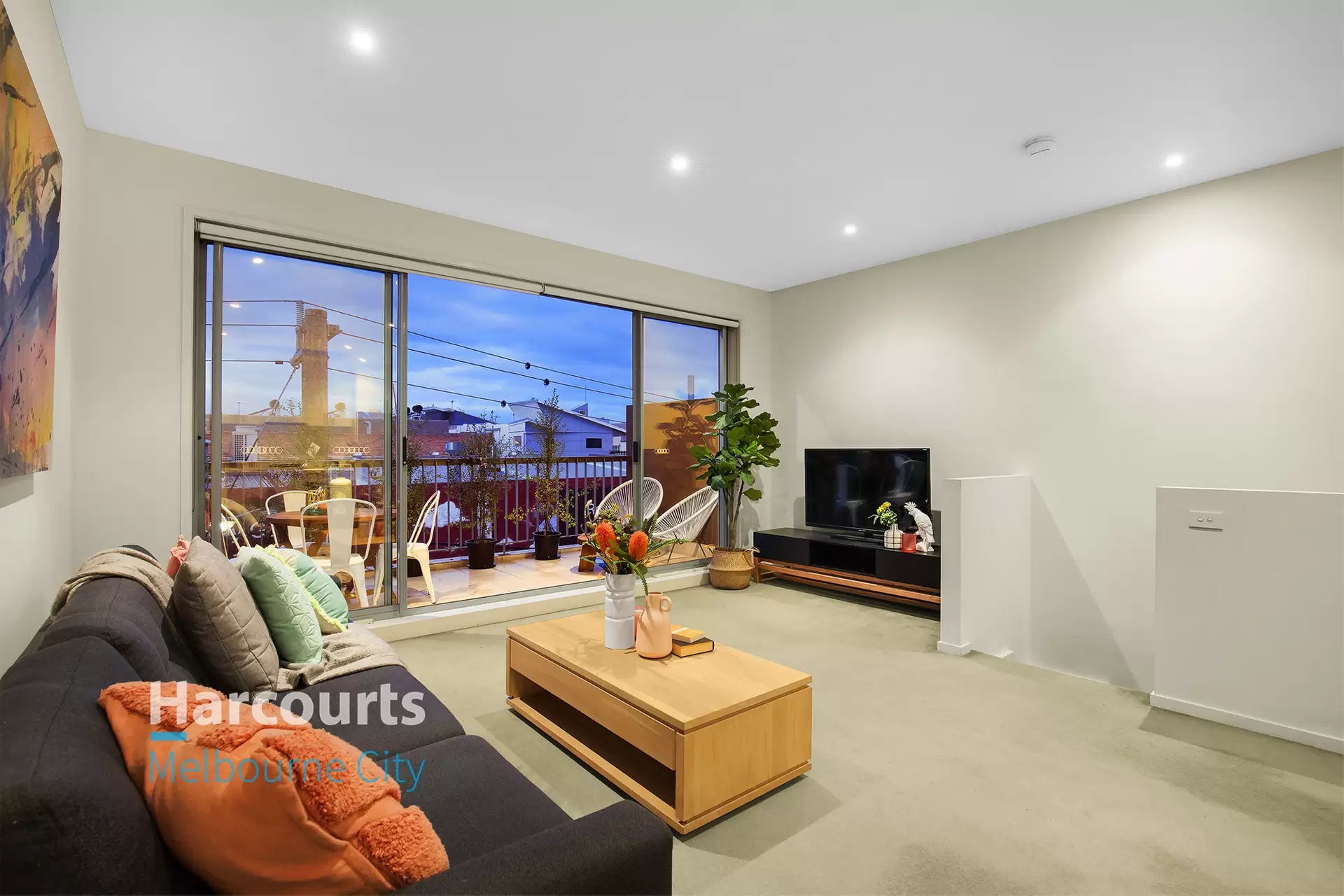 4/208 Albion Street, Brunswick Sold by Harcourts Melbourne City - image 1