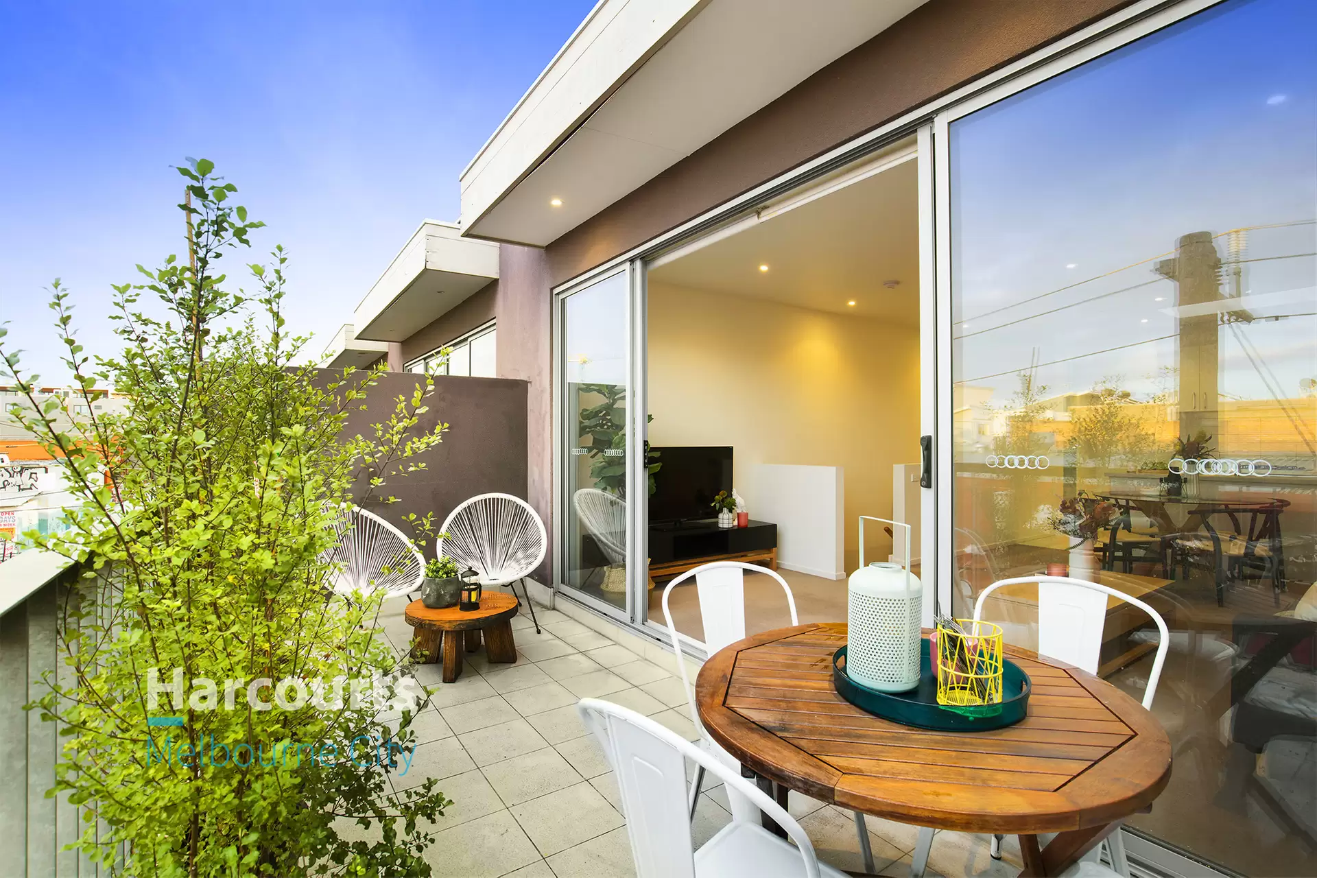 4/208 Albion Street, Brunswick Sold by Harcourts Melbourne City - image 1