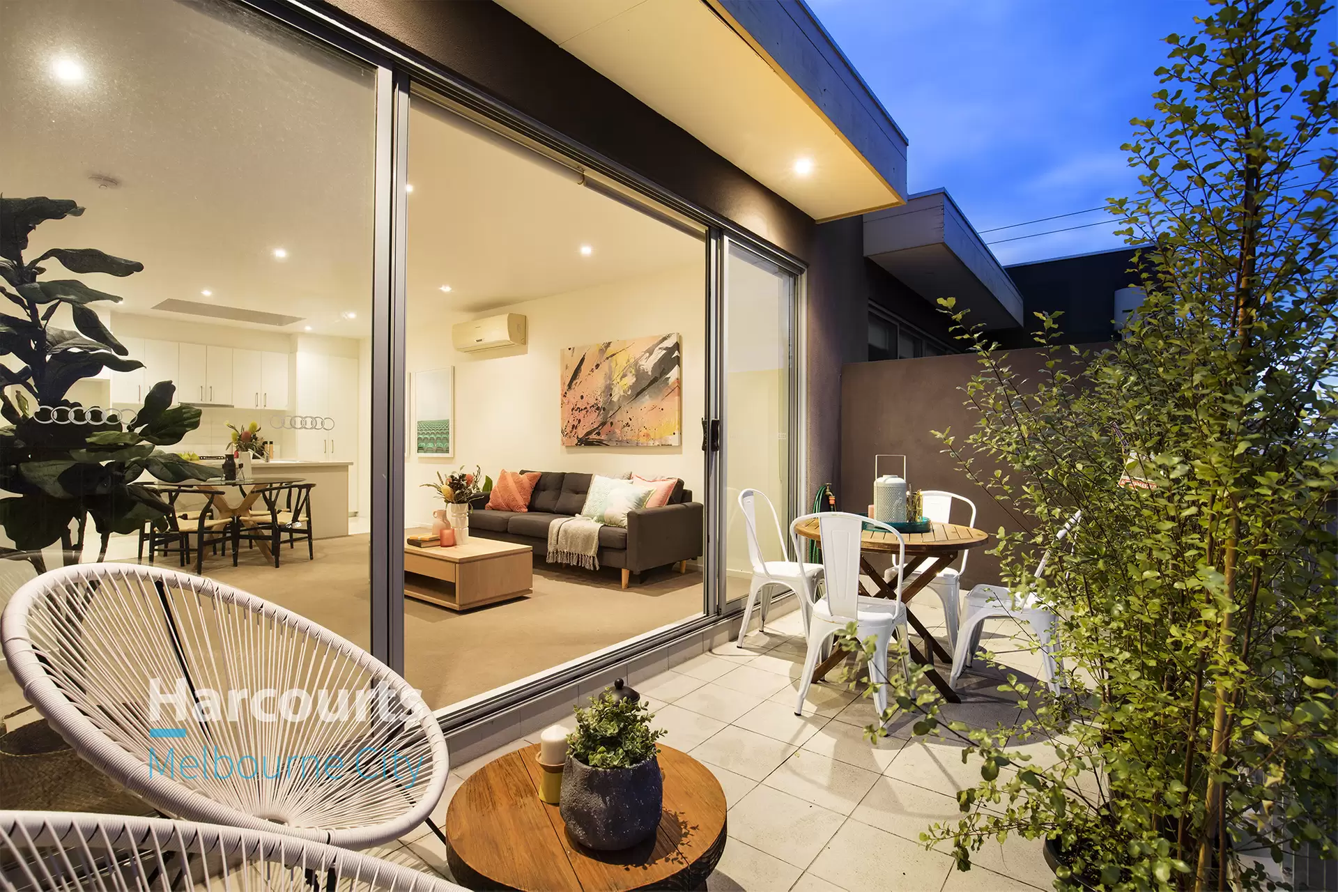 4/208 Albion Street, Brunswick Sold by Harcourts Melbourne City - image 1