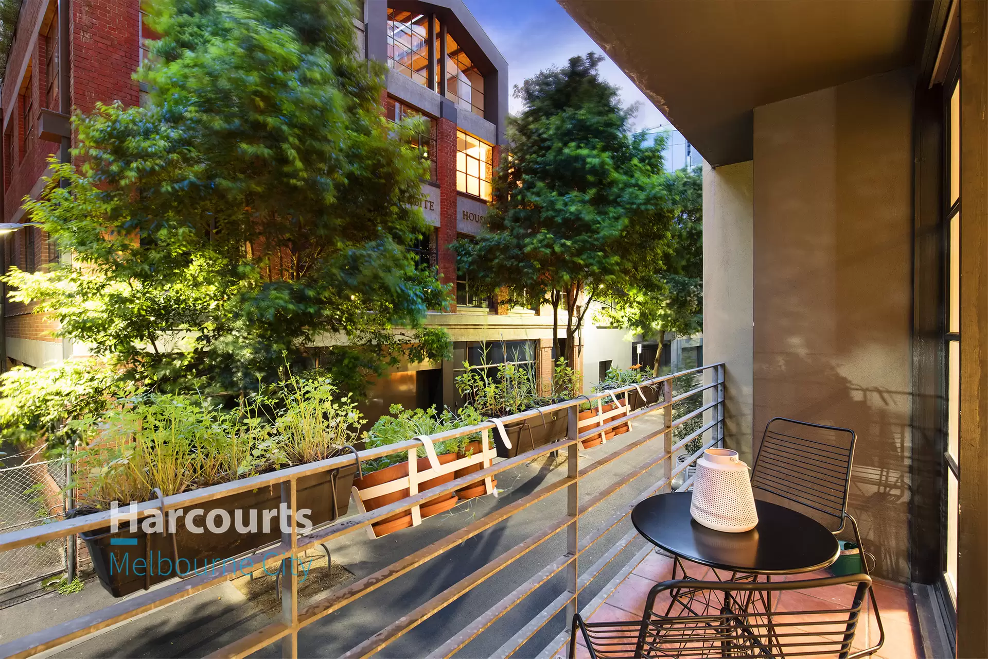 7/6 Anthony Street, Melbourne Sold by Harcourts Melbourne City - image 1