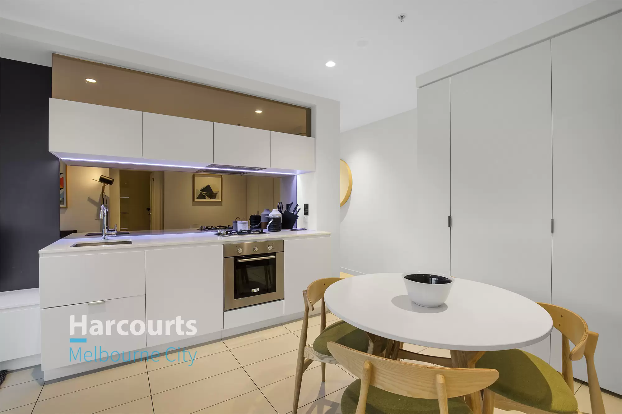 1602/560 Flinders Street, Melbourne Sold by Harcourts Melbourne City - image 3