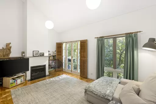 27/8 Wellington Crescent, East Melbourne Leased by Harcourts Melbourne City