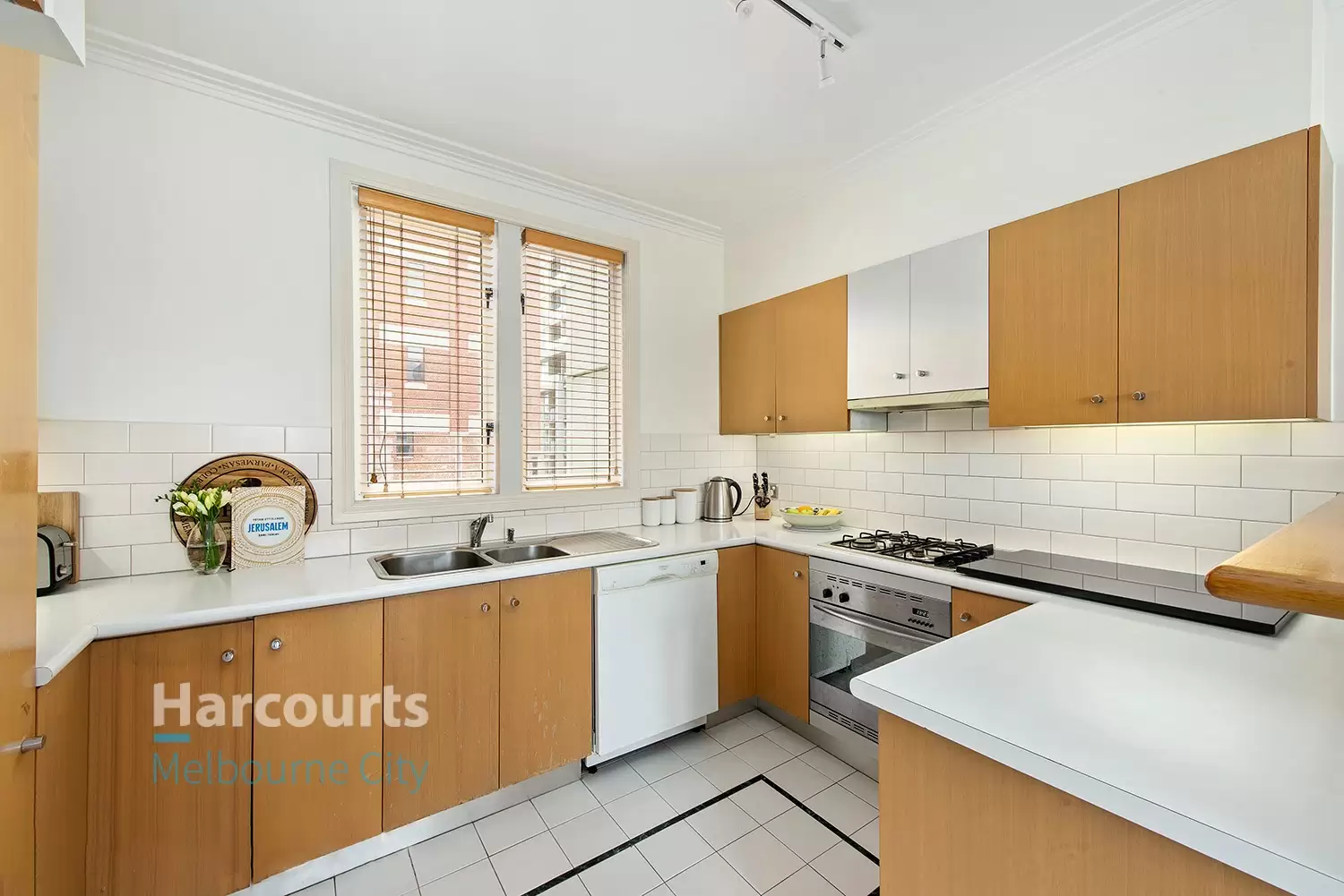 8/180 Albert Street, East Melbourne Leased by Harcourts Melbourne City - image 2