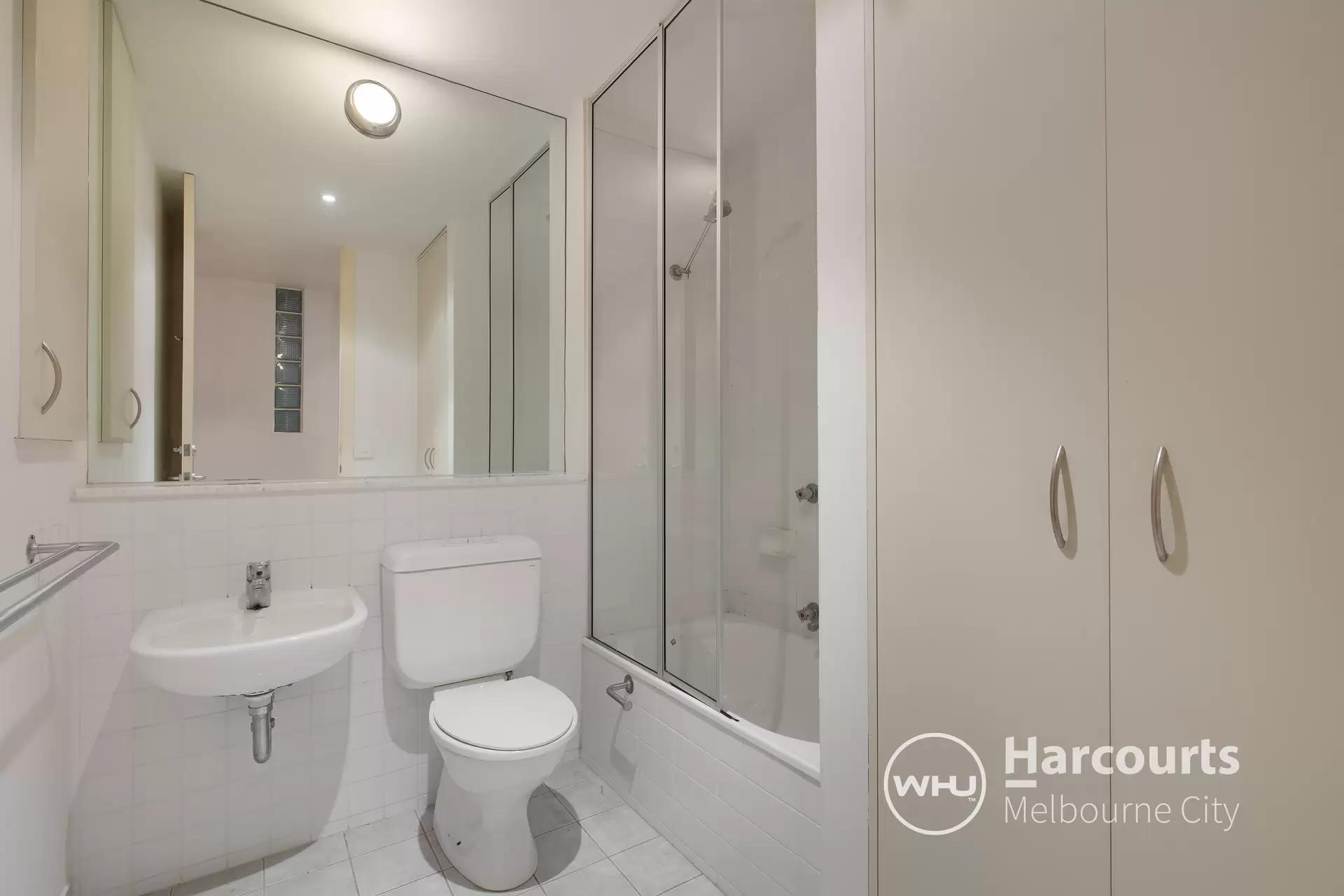 1/50 Little La Trobe Street, Melbourne Sold by Harcourts Melbourne City - image 1