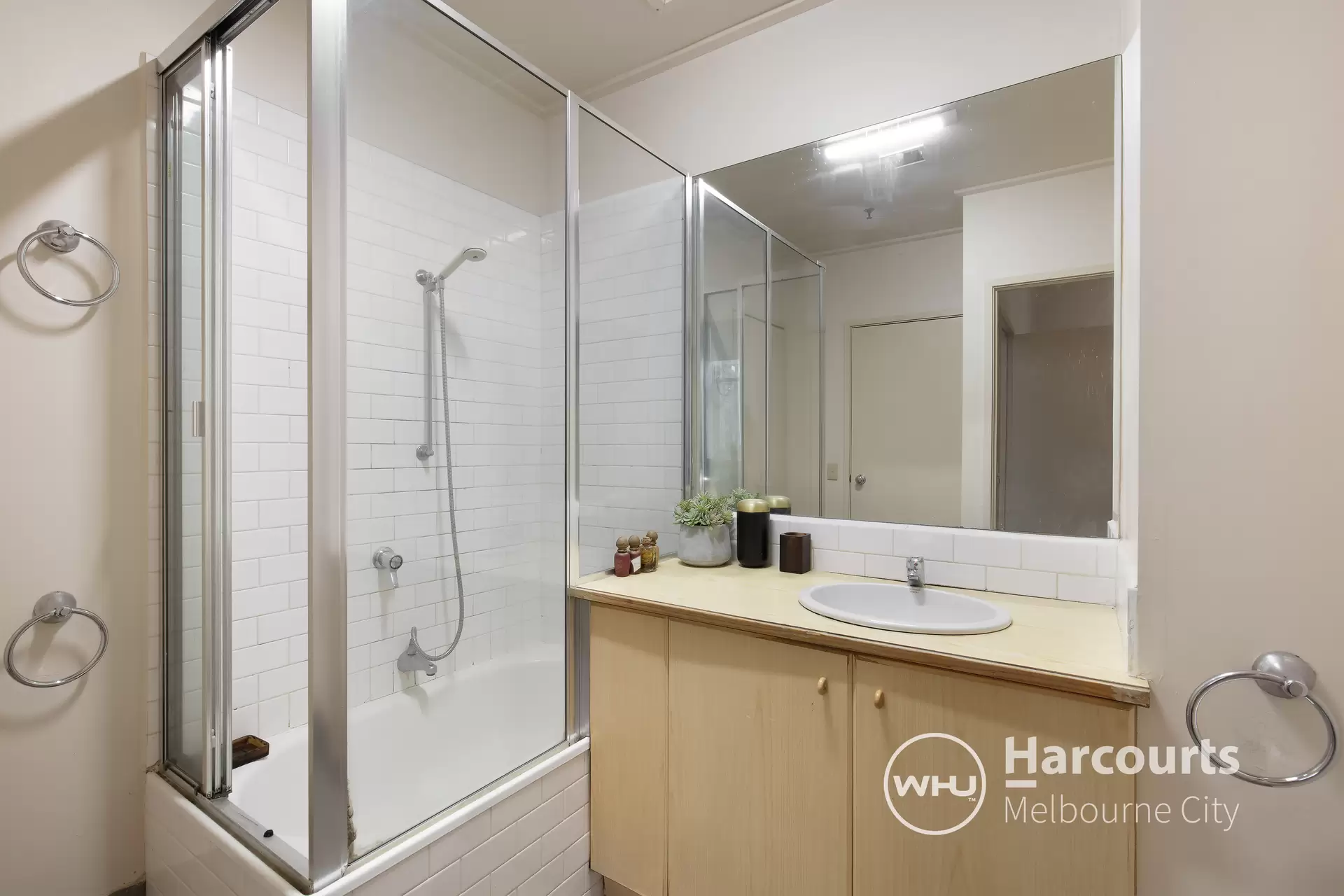 39/24 Little Bourke Street, Melbourne Sold by Harcourts Melbourne City - image 1