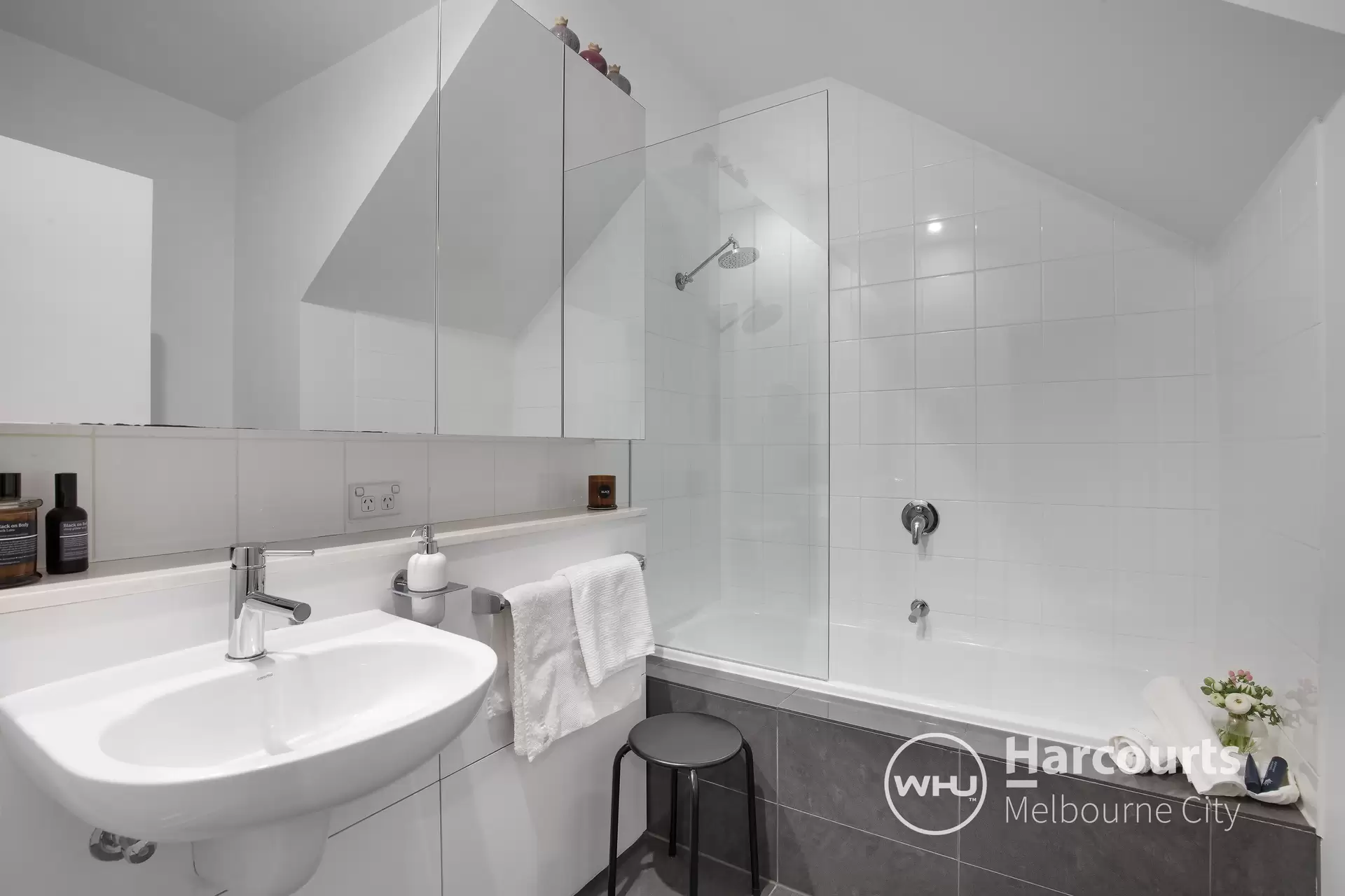 26 Franklin Place, West Melbourne Sold by Harcourts Melbourne City - image 1