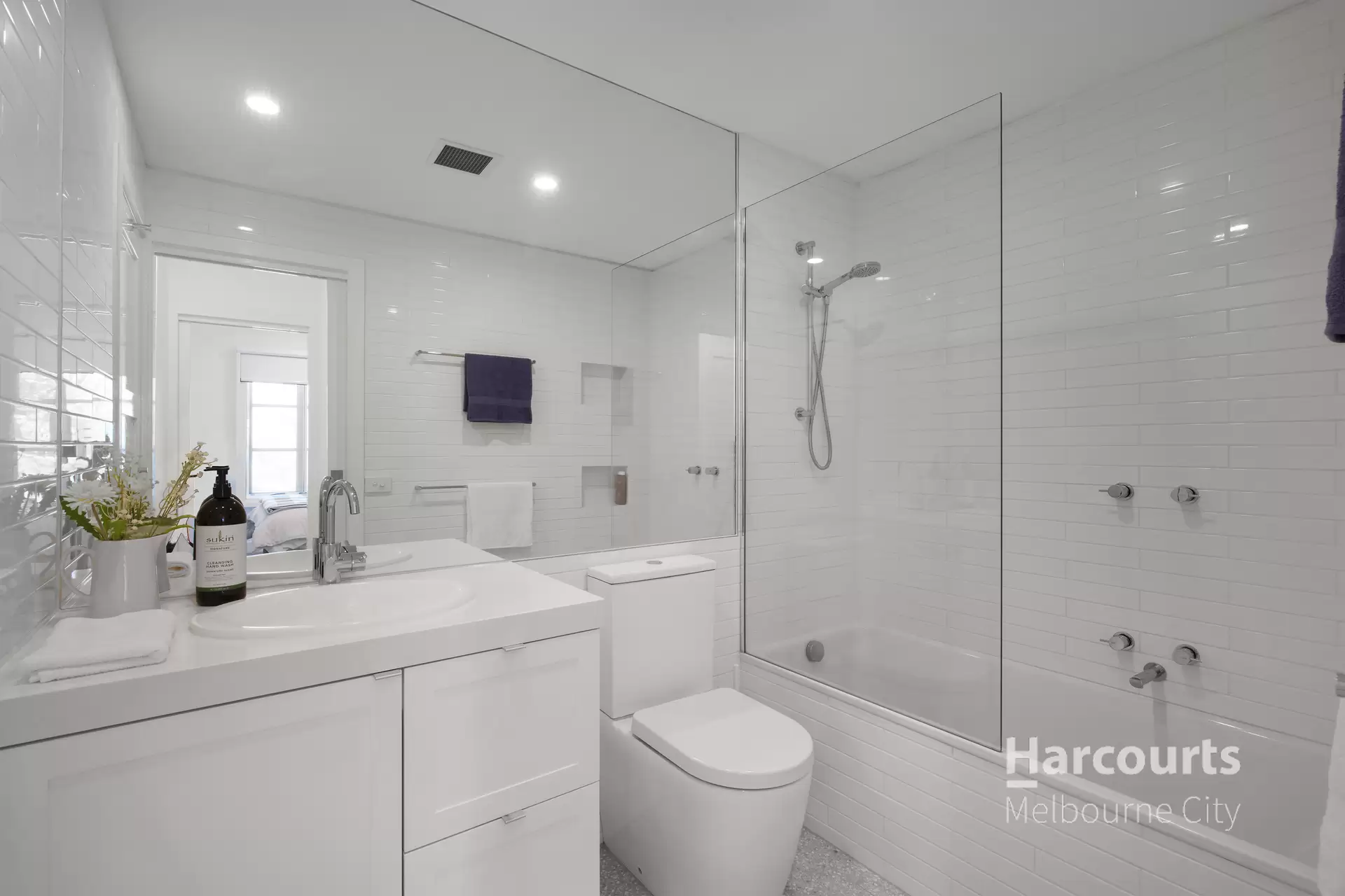 44/1 Wellington Crescent, East Melbourne Sold by Harcourts Melbourne City - image 1