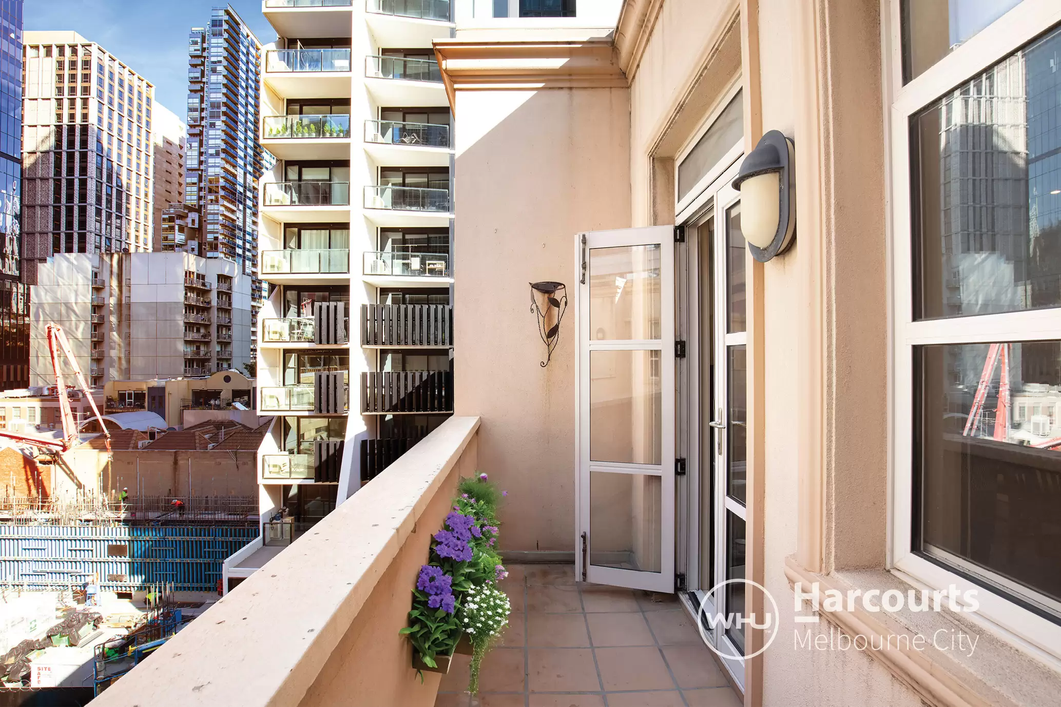 34/131 La Trobe Street, Melbourne Sold by Harcourts Melbourne City - image 2