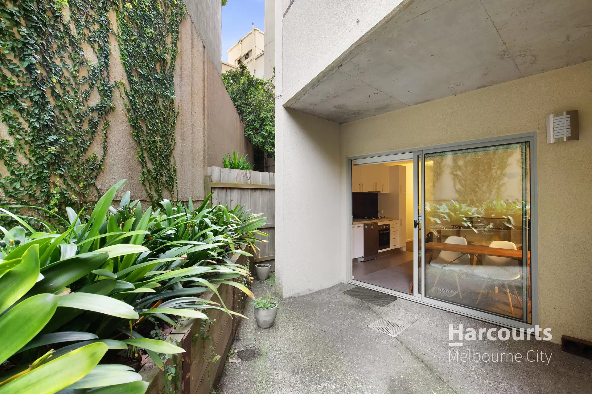 2/50 Rosslyn Street, West Melbourne Leased by Harcourts Melbourne City - image 1