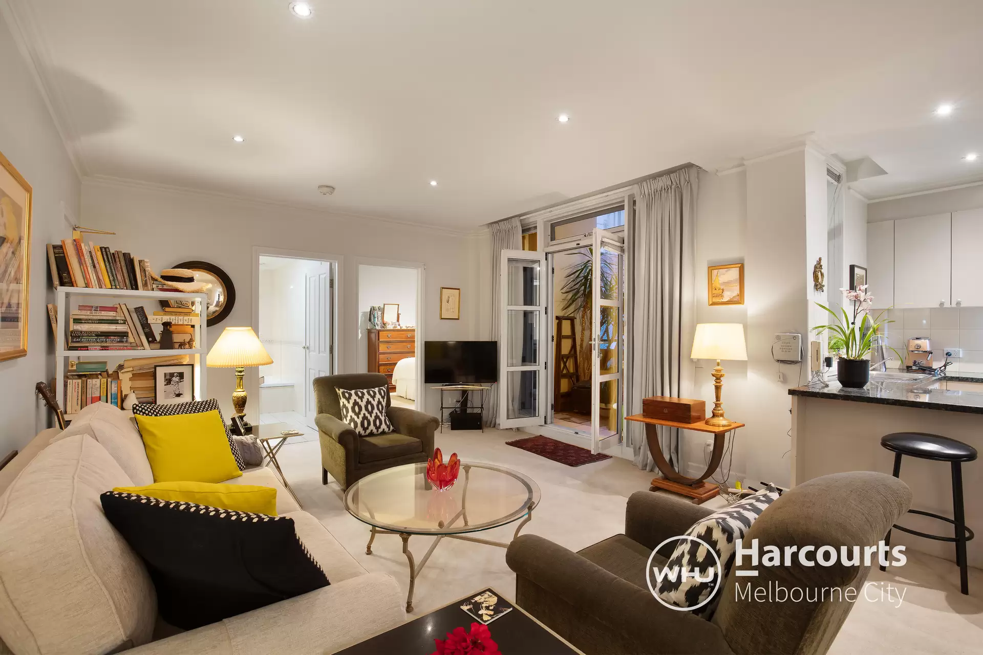 6/131 La Trobe Street, Melbourne Sold by Harcourts Melbourne City - image 1