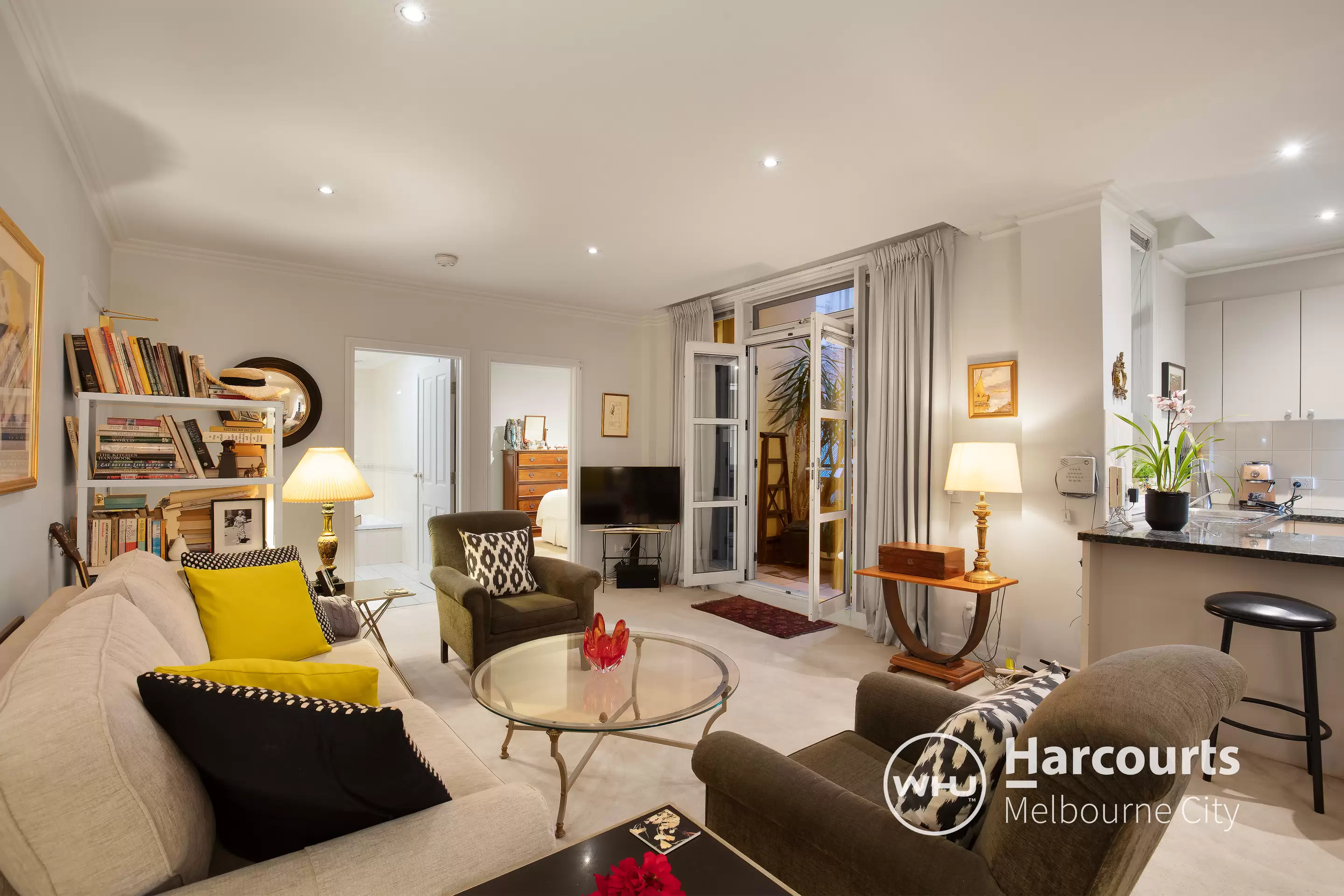 6/131 La Trobe Street, Melbourne Sold by Harcourts Melbourne City - image 2