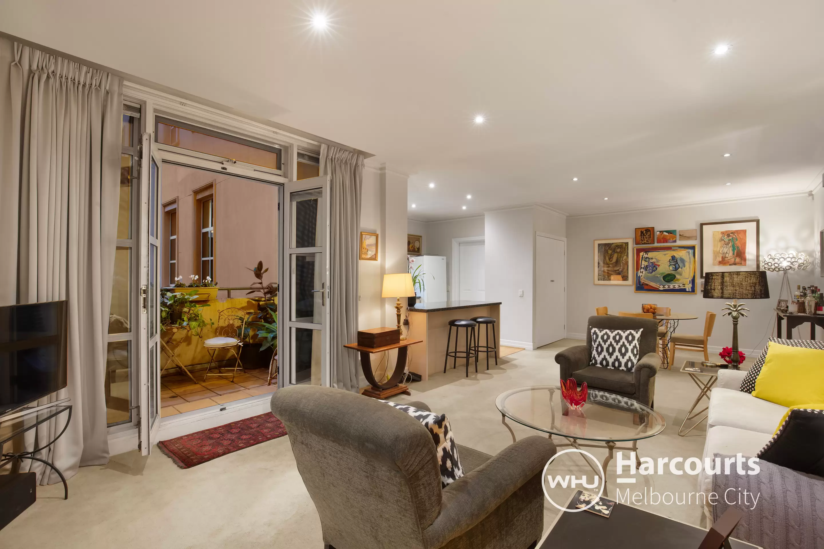 6/131 La Trobe Street, Melbourne Sold by Harcourts Melbourne City - image 3