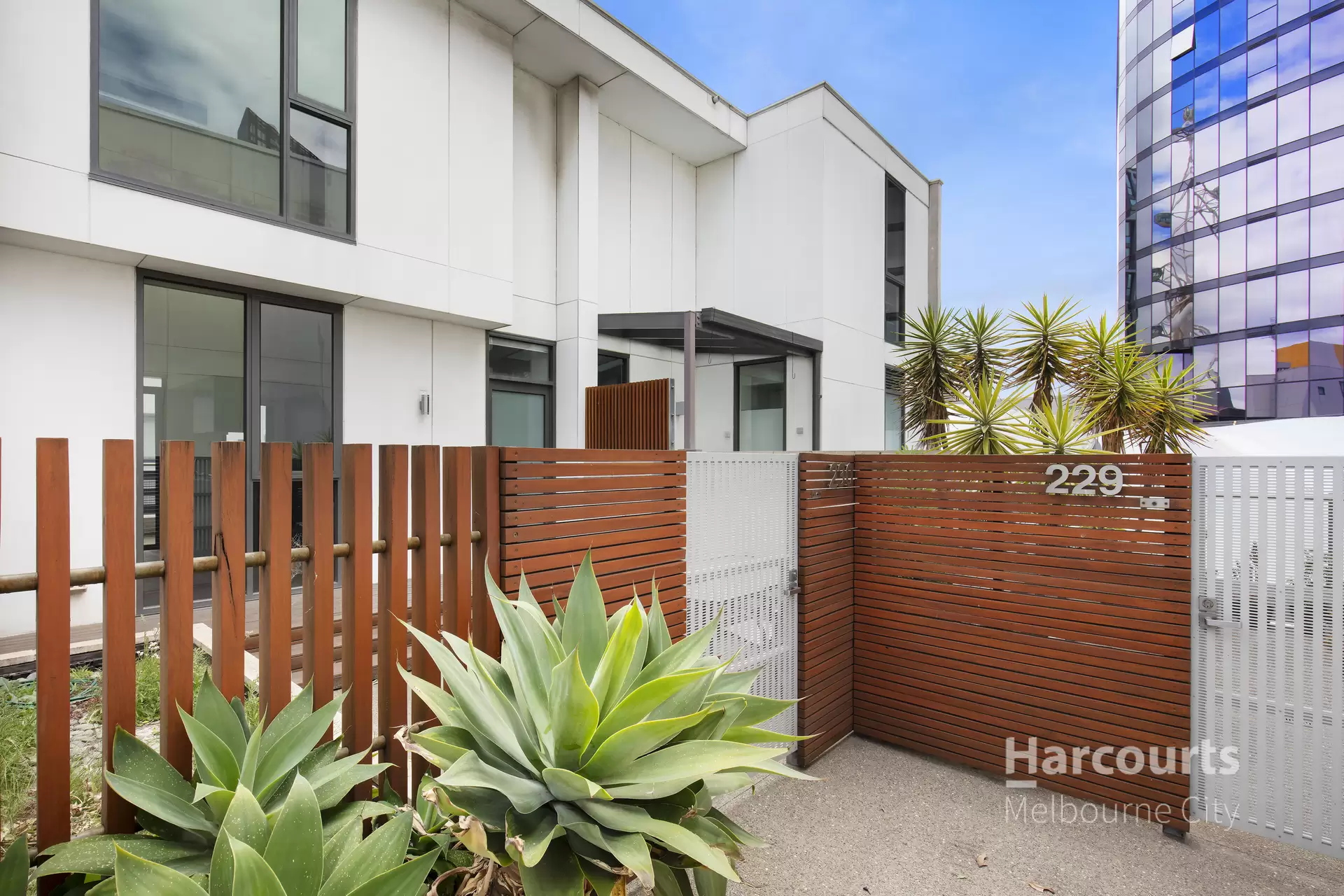 230/117 Studio Lane, Docklands Leased by Harcourts Melbourne City - image 1