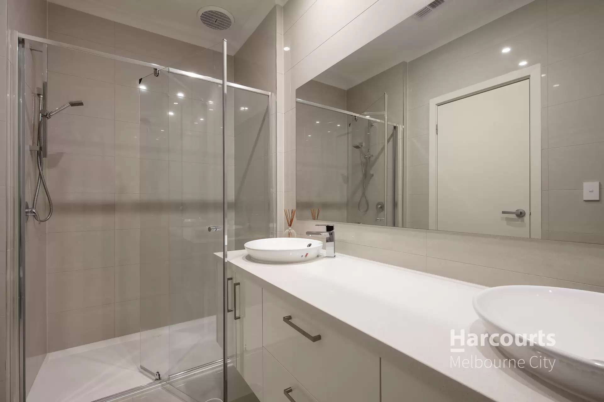 1/214A Wattle Valley Road, Camberwell Leased by Harcourts Melbourne City - image 1