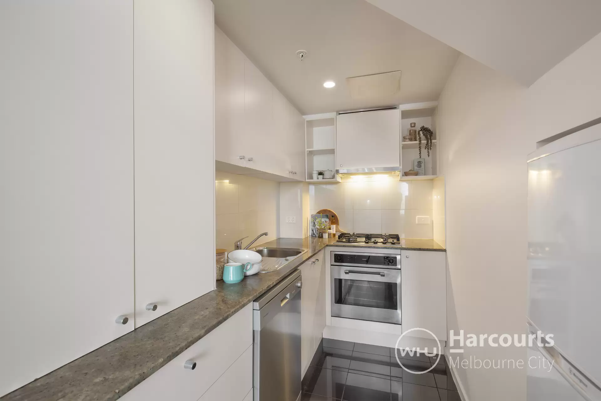 4/392 Russell Street, Melbourne Sold by Harcourts Melbourne City - image 1