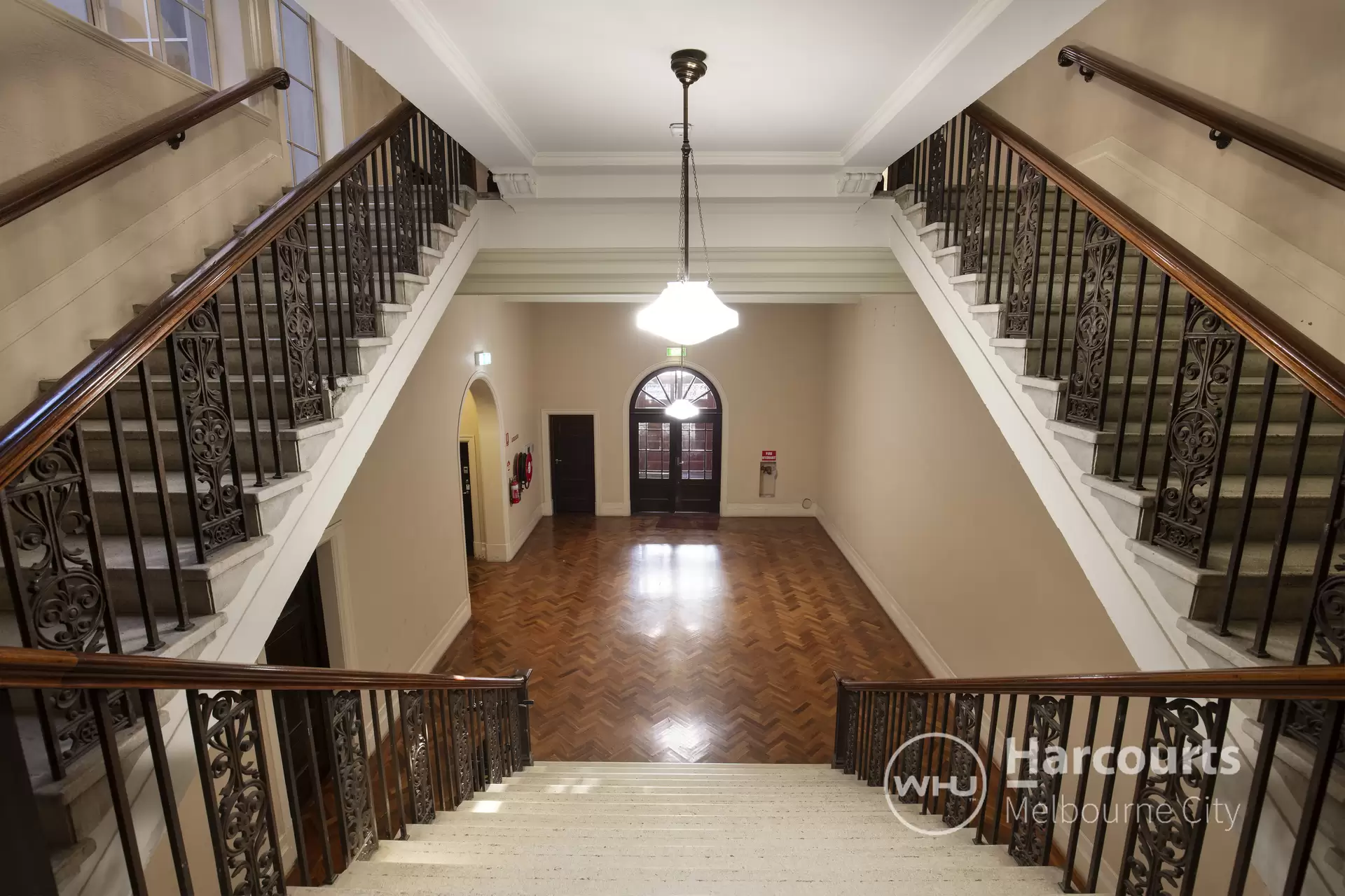 4/392 Russell Street, Melbourne Sold by Harcourts Melbourne City - image 1