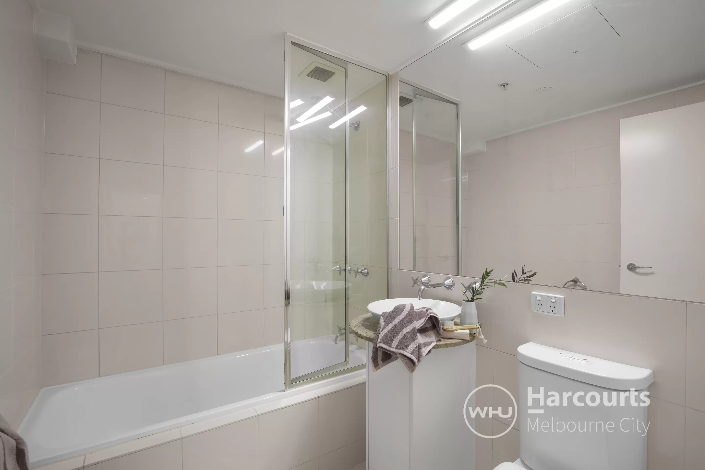 4/392 Russell Street, Melbourne Sold by Harcourts Melbourne City - image 8