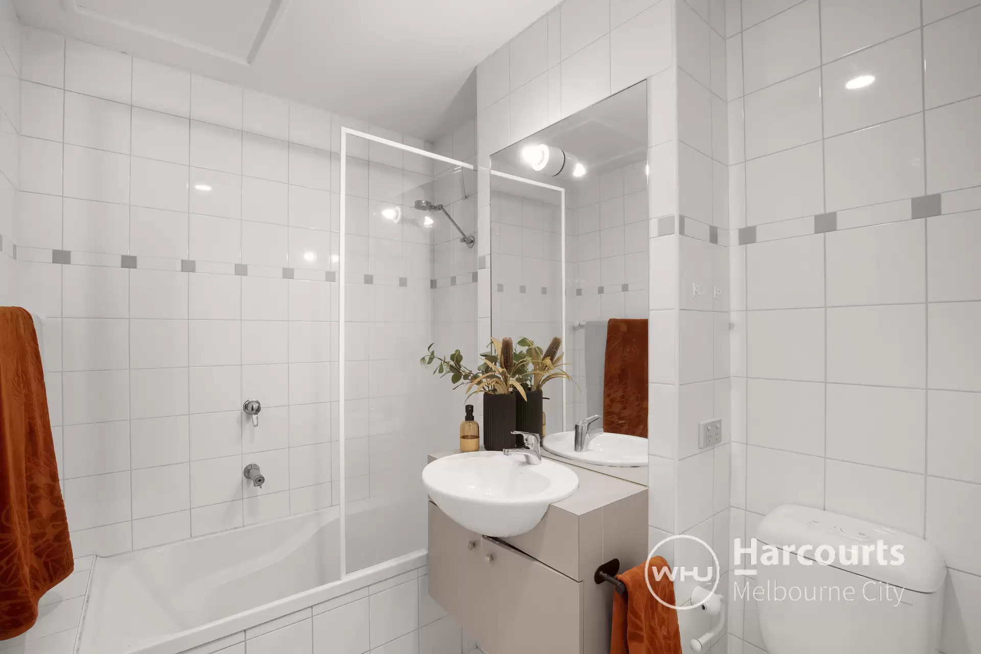 8/7 Drewery Lane, Melbourne Sold by Harcourts Melbourne City - image 1