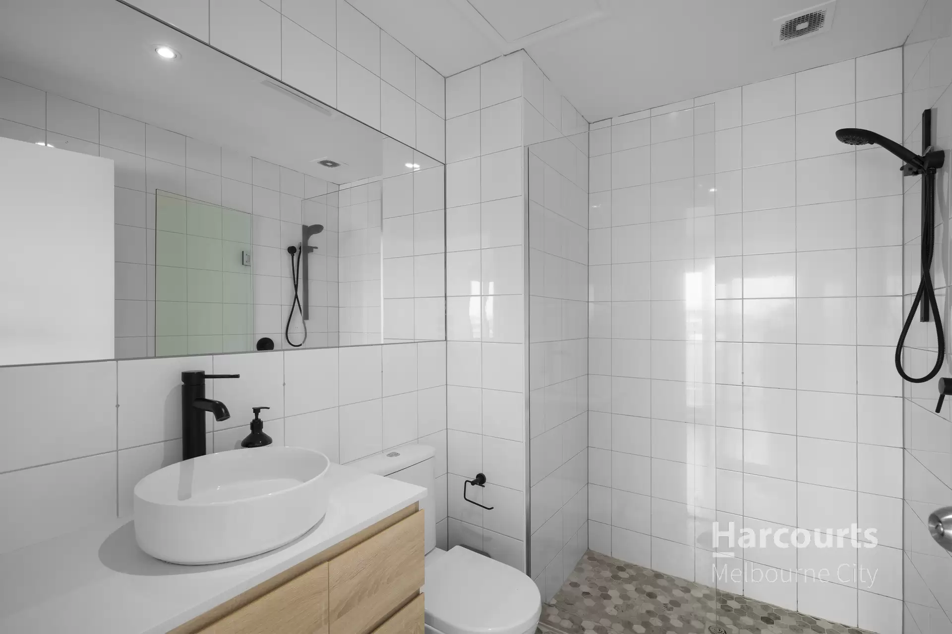 100/4 Tullo Place, Richmond For Lease by Harcourts Melbourne City - image 1