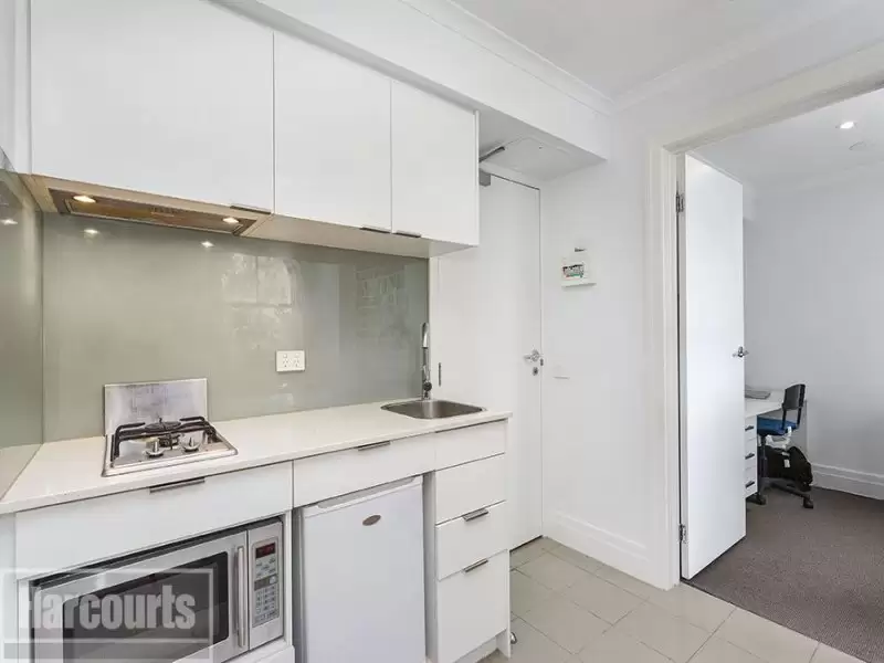 113/1-5 Donald Street, Prahran Sold by Harcourts Melbourne City - image 3