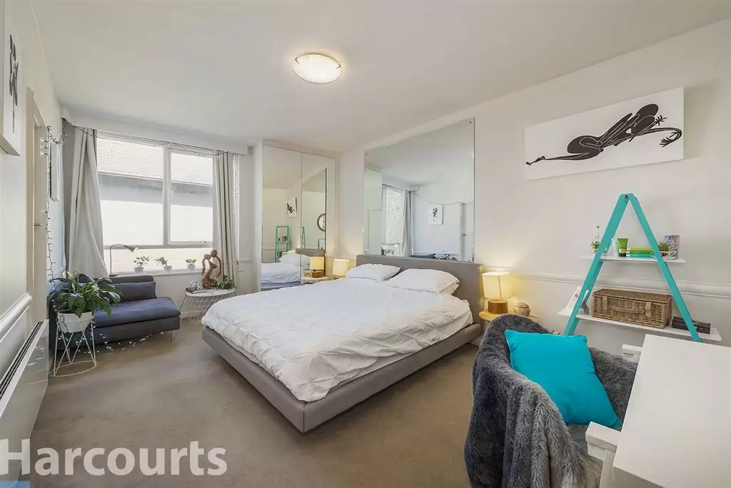 103/25 Hotham Street, East Melbourne Sold by Harcourts Melbourne City - image 1