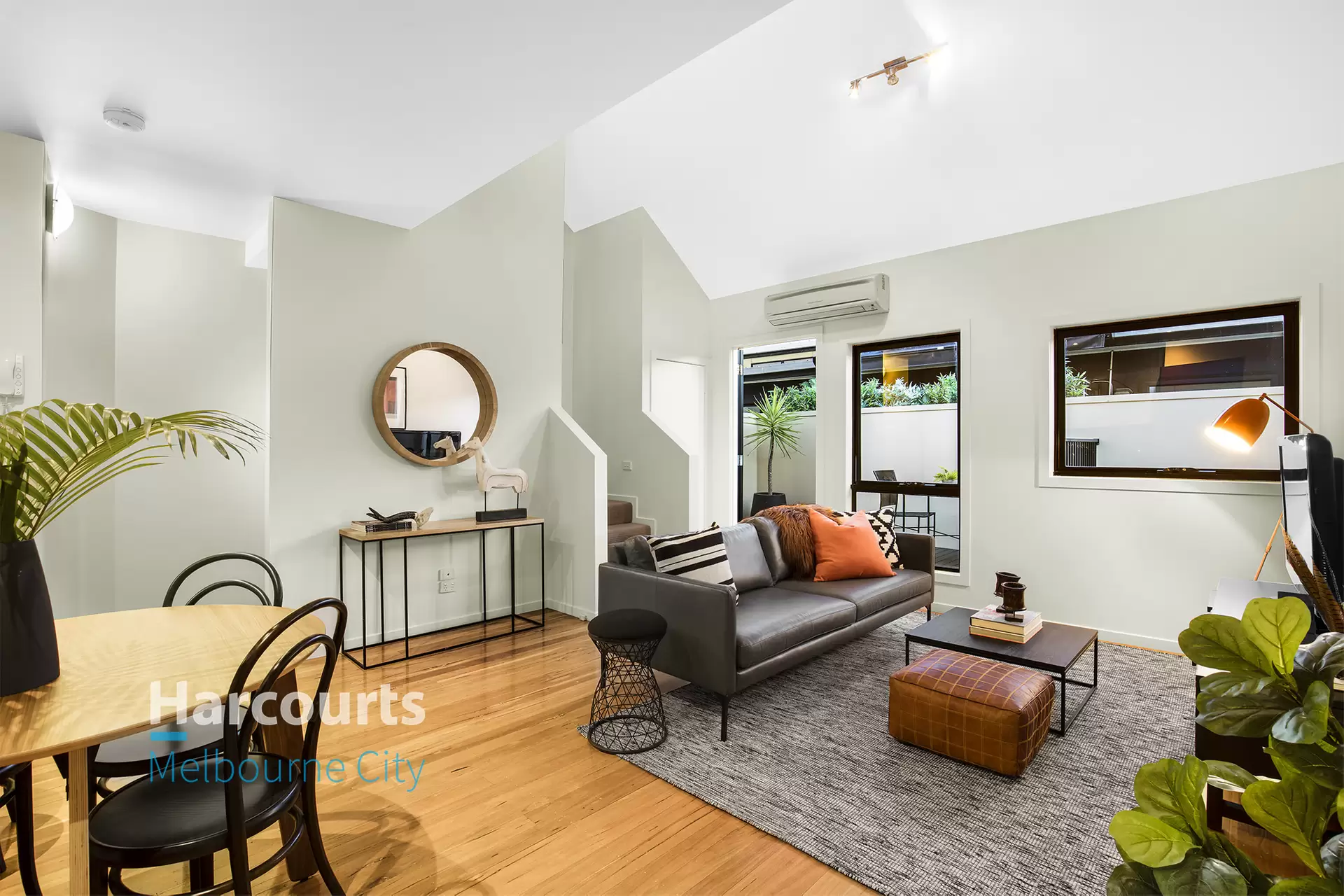 6/18 Ireland Street, West Melbourne Sold by Harcourts Melbourne City - image 1