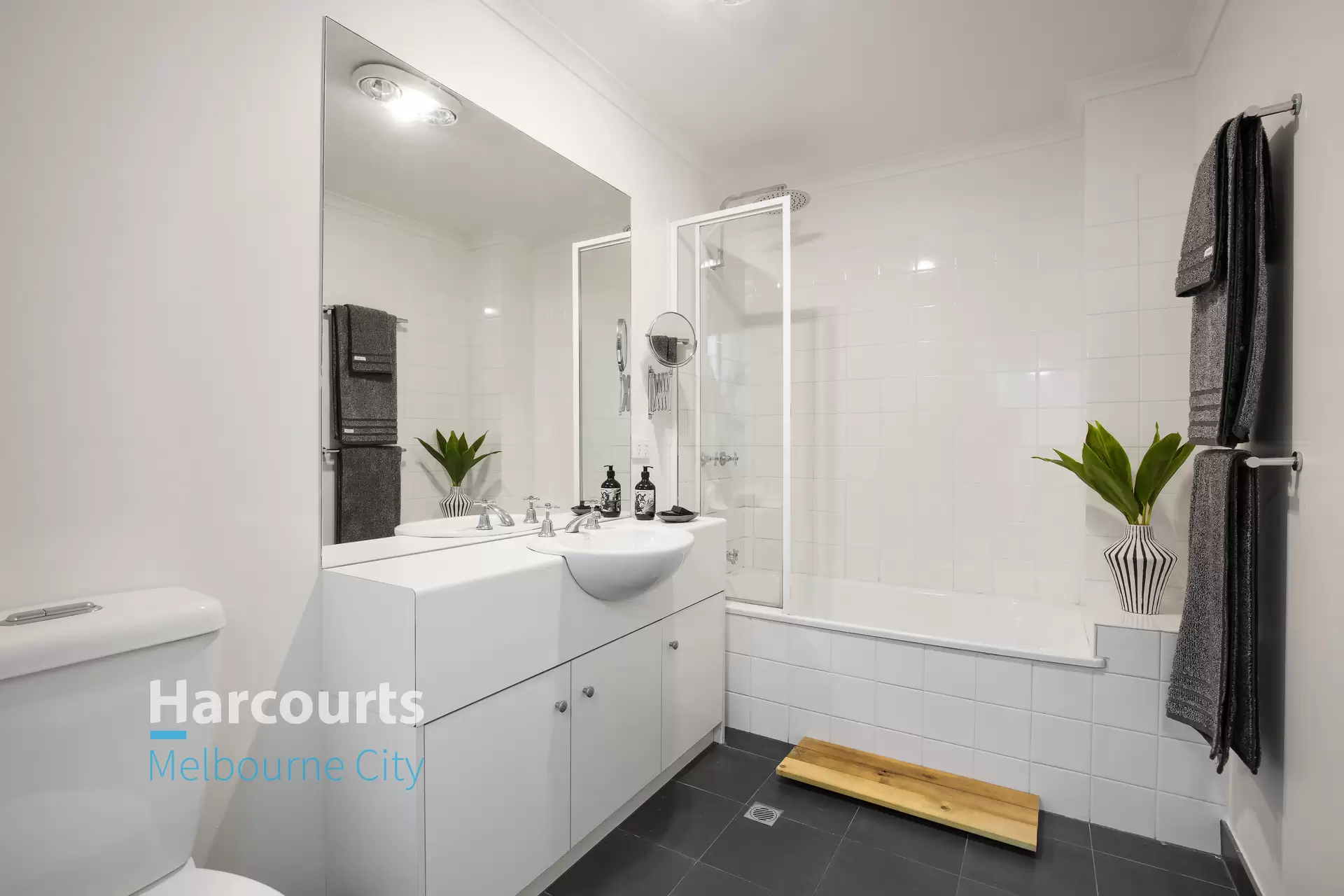 6/18 Ireland Street, West Melbourne Sold by Harcourts Melbourne City - image 1