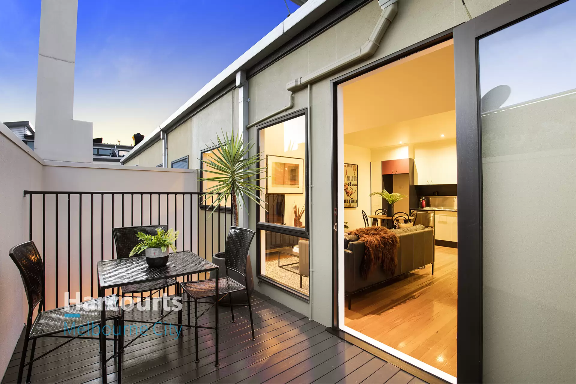 6/18 Ireland Street, West Melbourne Sold by Harcourts Melbourne City - image 1