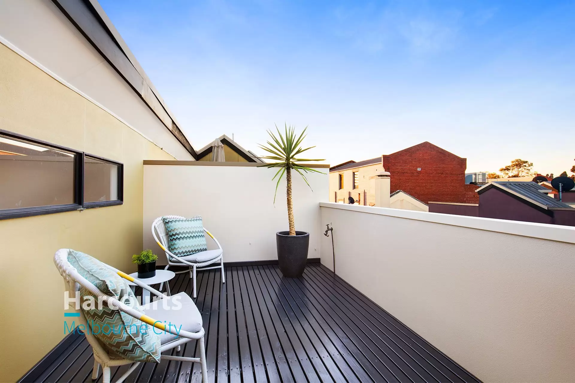 6/18 Ireland Street, West Melbourne Sold by Harcourts Melbourne City - image 1