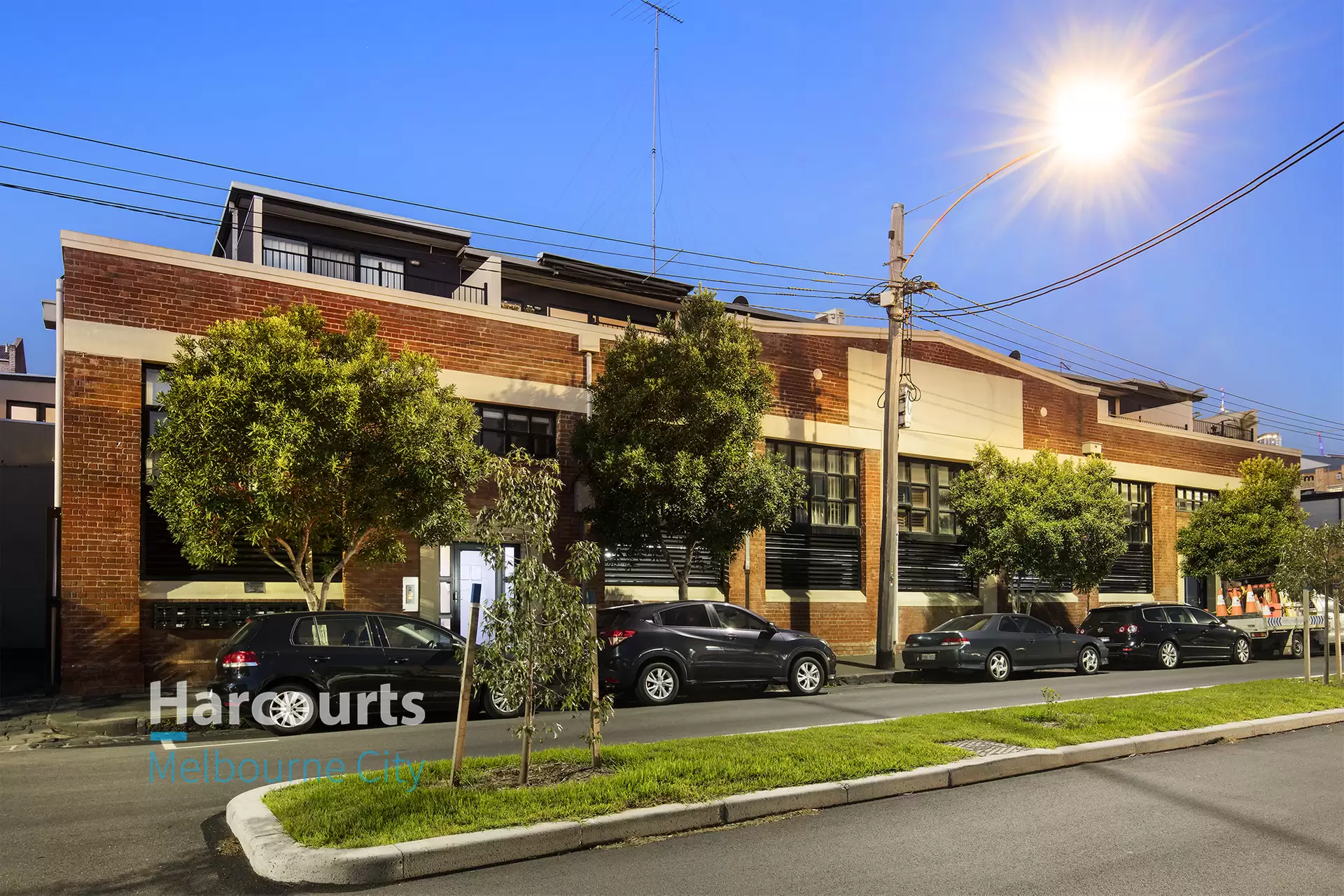 6/18 Ireland Street, West Melbourne Sold by Harcourts Melbourne City - image 1