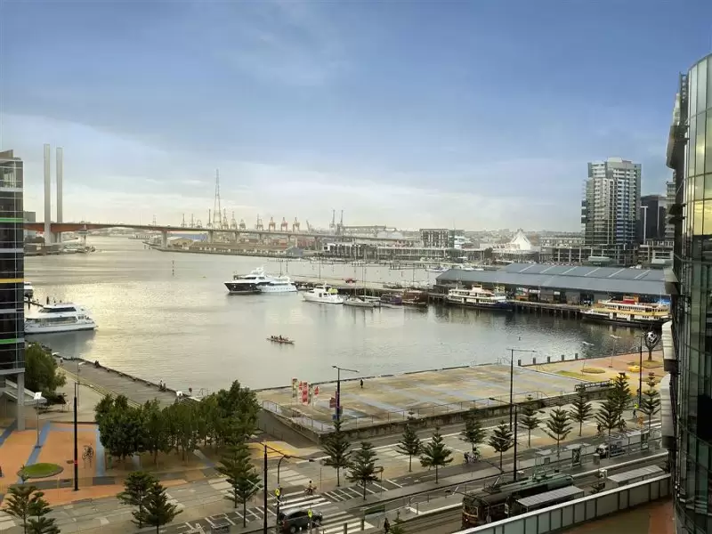 911/100 Harbour Esplanade, Docklands Leased by Harcourts Melbourne City - image 2