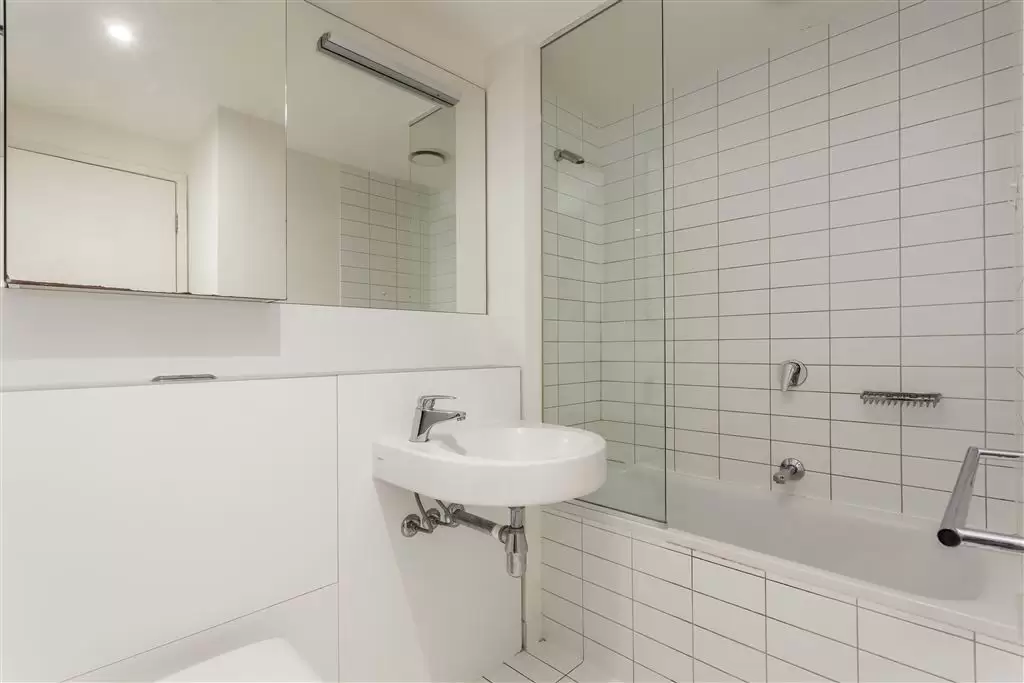 1810/620 Collins Street, Melbourne Leased by Harcourts Melbourne City - image 5